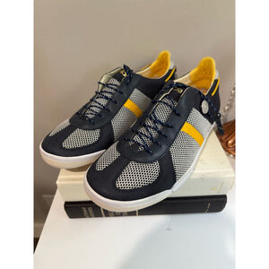 Unisex Plae Sneakers